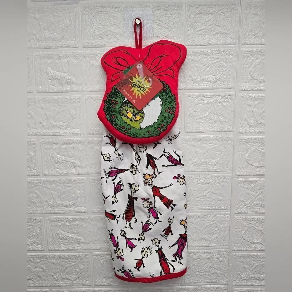 Nwt The Grinch Christmas Wreath Kitchen Hand Towel
